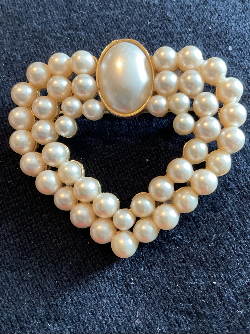 Pearl Heart Brooch Pin Gold Tone Faux Pearl Romantic Jewelry Gift 2” - Picture 2 of 4